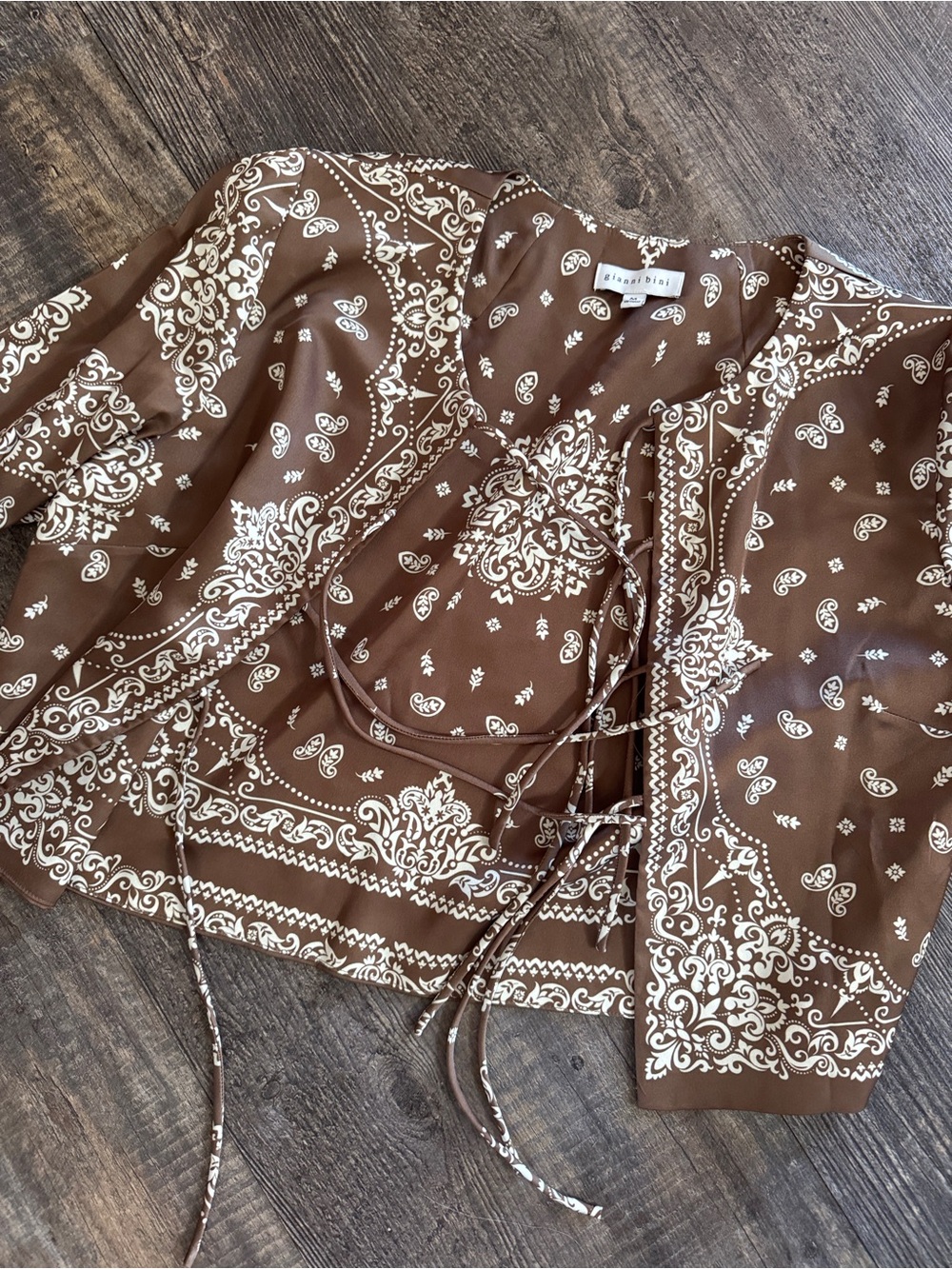 Gianni Bini Brown Bandana Print Tie-Front Top, cropped - never worn